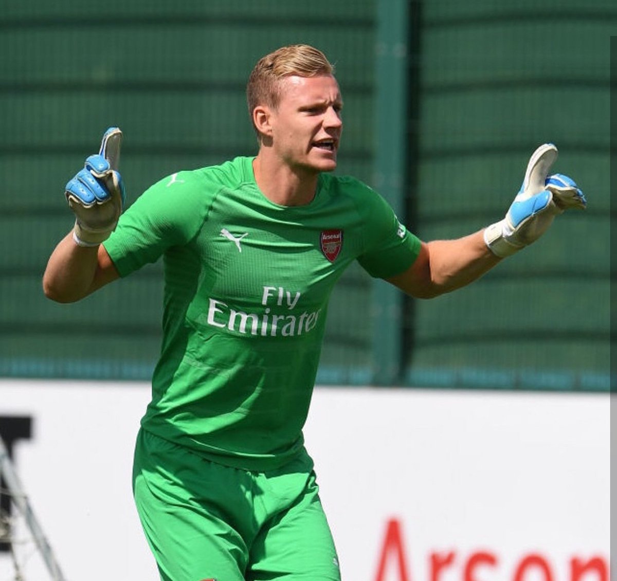 Przyłącz się do debiutu bramkarza Arsenalu Leno